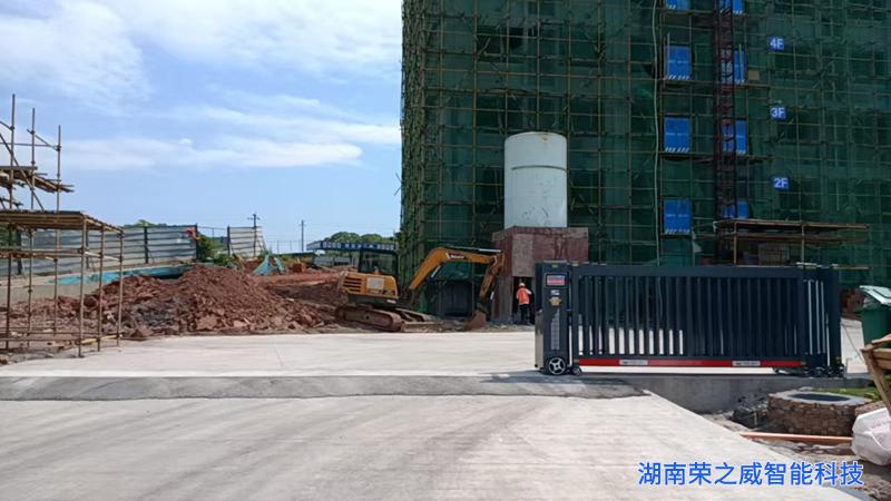 长沙县厂区电动门交付-太空金路桥平移门-湖南荣之威